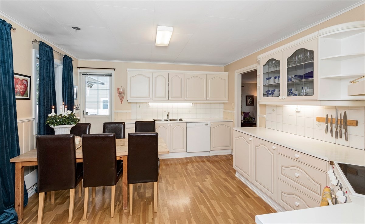 Stort kjøkken. Galleribilde