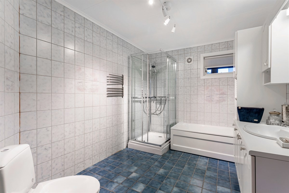 Bad i Kjeller. Galleribilde