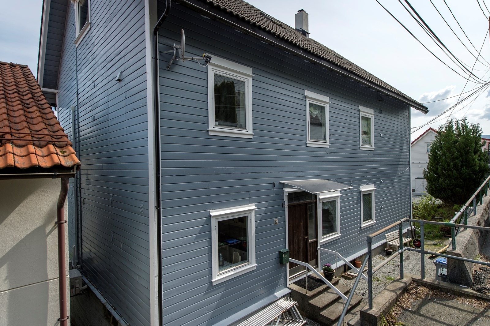 Leiligheten har en fin beliggenhet i en høy 1. etasje. Galleribilde