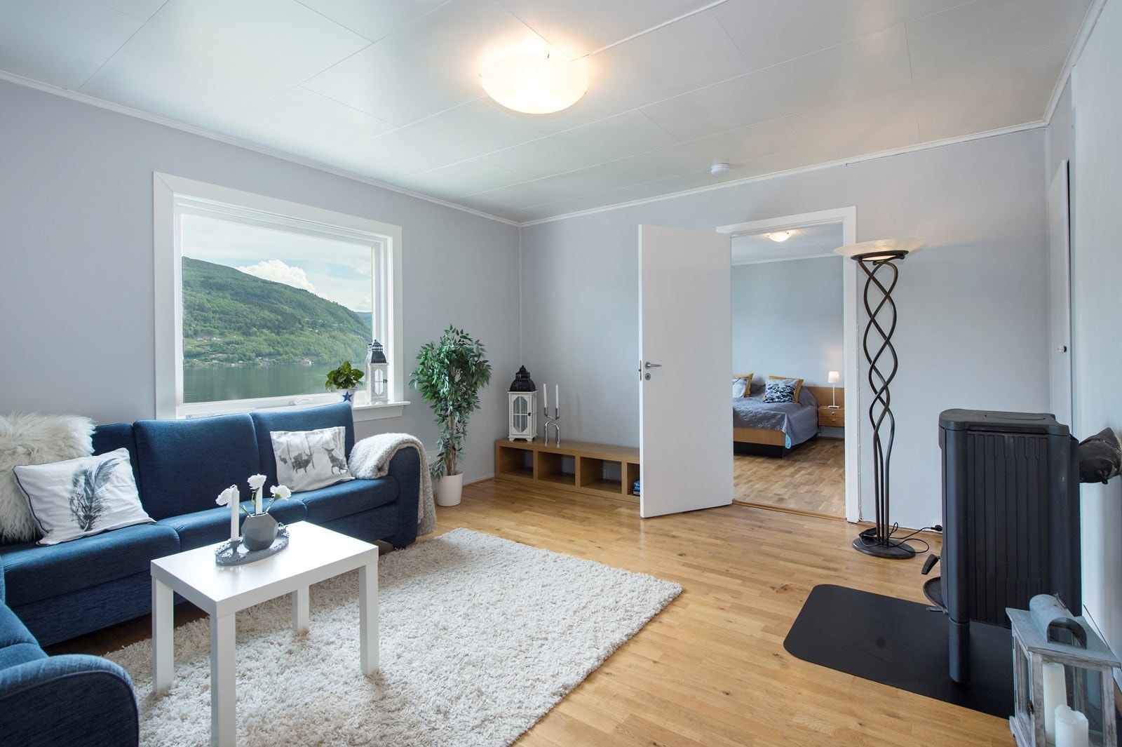 Dette er en lys og flott 2-roms leilighet med en fin planløsning og gjennomgående god standard. Galleribilde