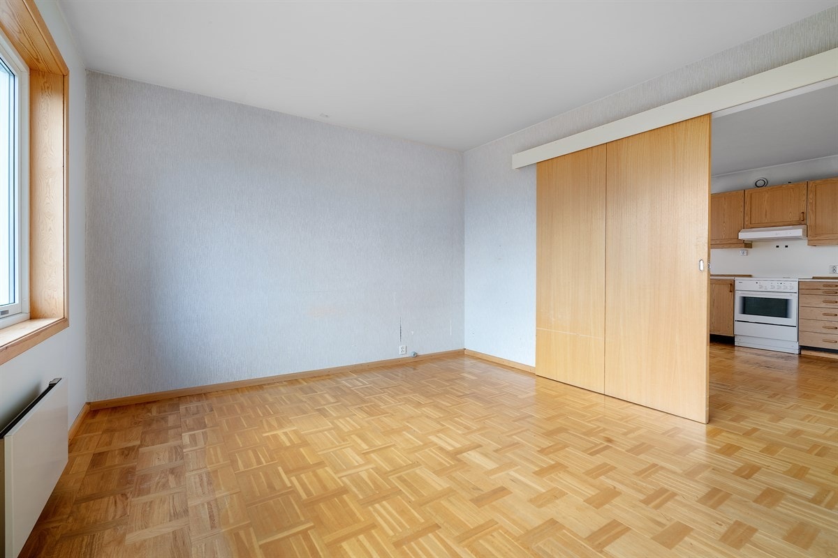 Dagens soverom. Man kan enkelt lage en 3-roms løsning ut fra dagens planløsning. Galleribilde