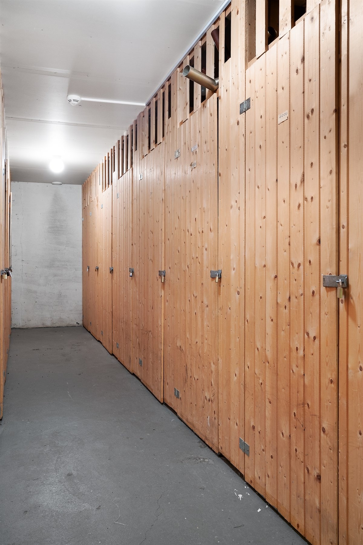 Tilhørende bod i kjeller. Det er også fellesvaskeri. Galleribilde