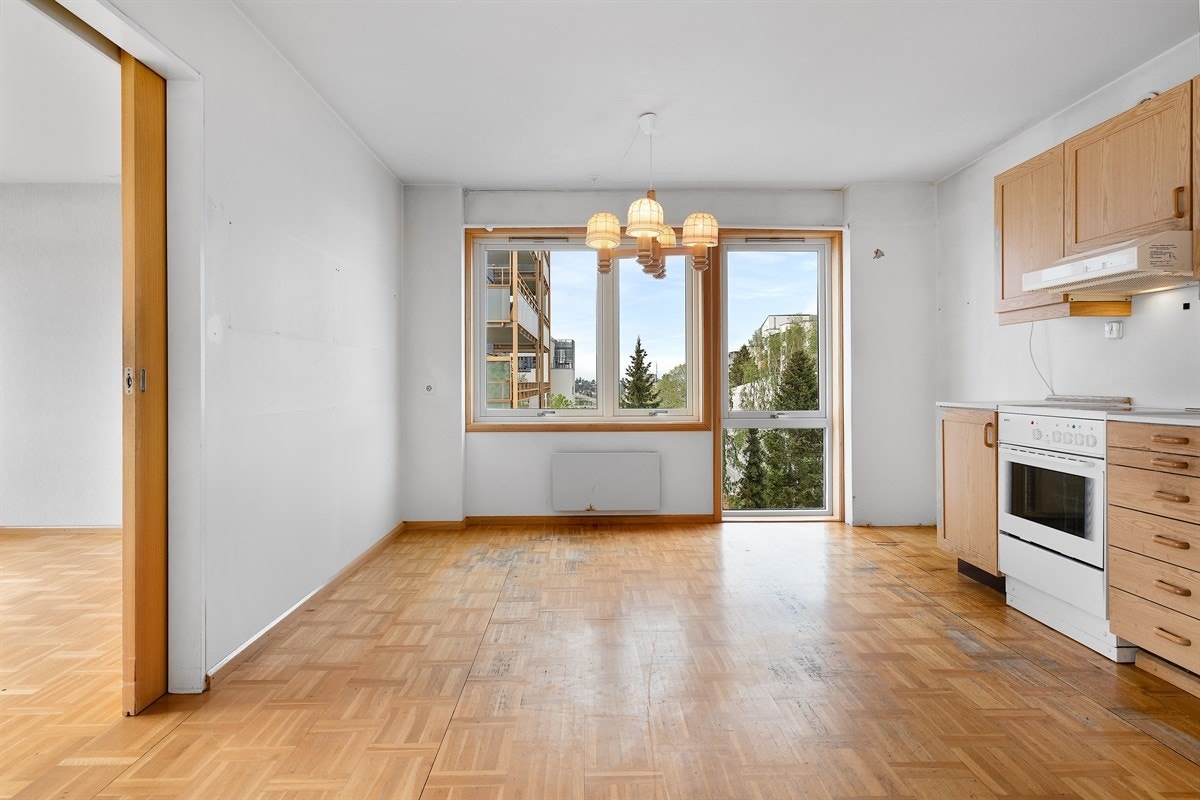 Hjørneleilighet med store vindusflater vendt mot sør og øst gir godt med naturlig lys Galleribilde