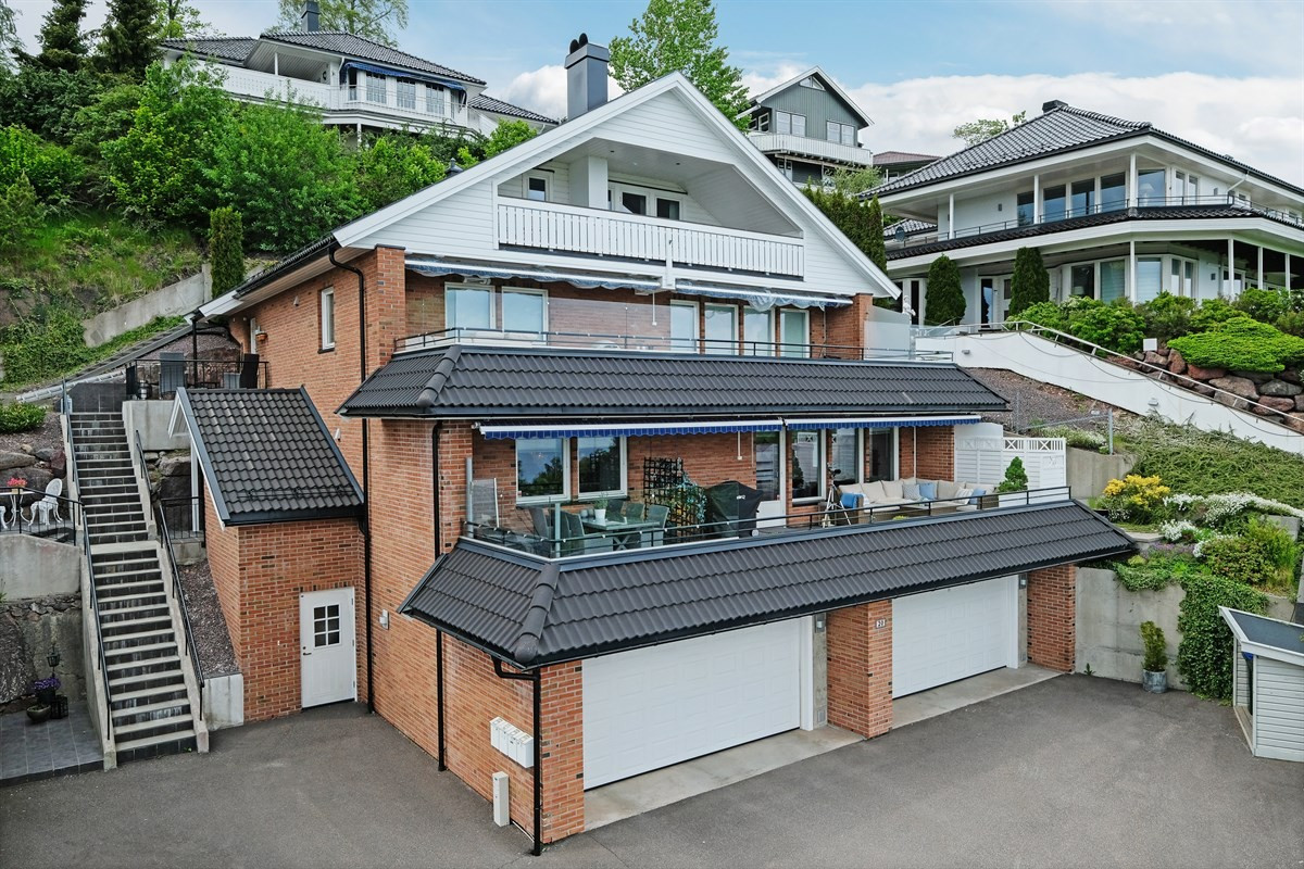 Velkommen til Meisestien 20 - en stor og flott terrasseleilighet i Laskenlia med dobbel garasje og terrasse på 34 kvm