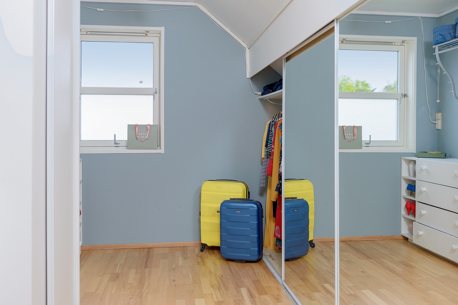 Walk in closet tilknyttet hovedsoverom. Rommet kan også brukes som babyrom. Galleribilde