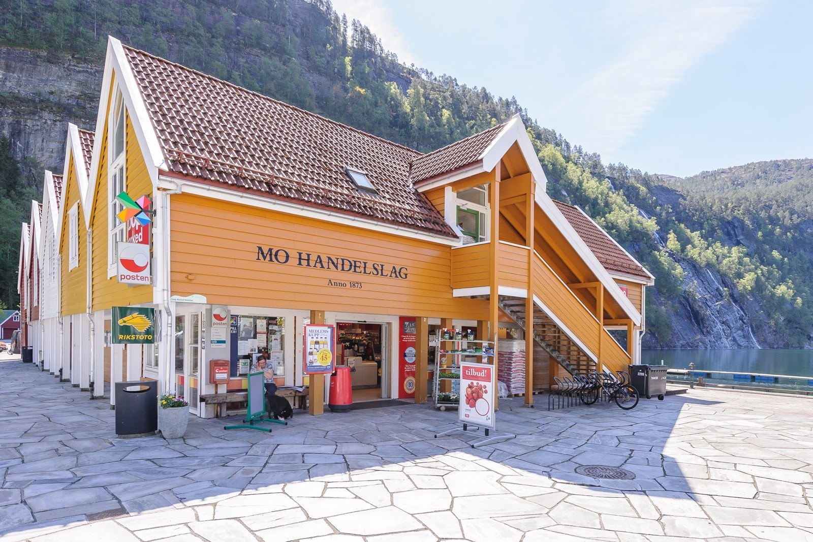 Butikk i modalen. Galleribilde