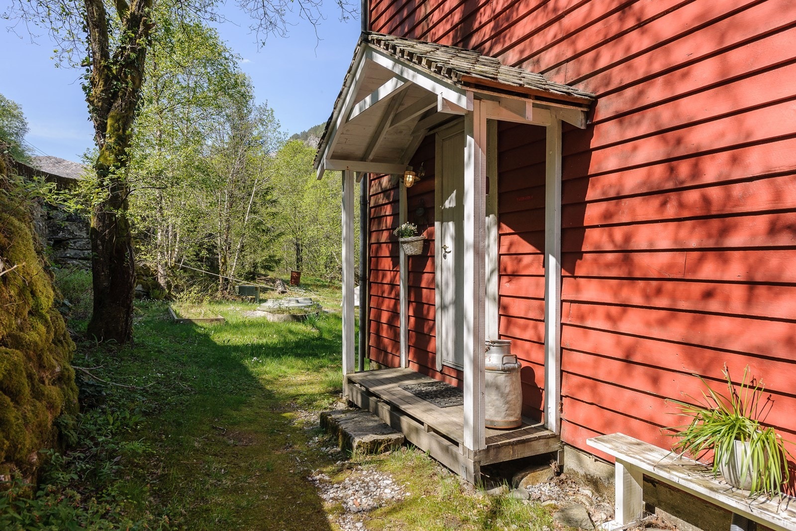 Egen inngang til 2.etg. Gode utleiemuligheter. Galleribilde