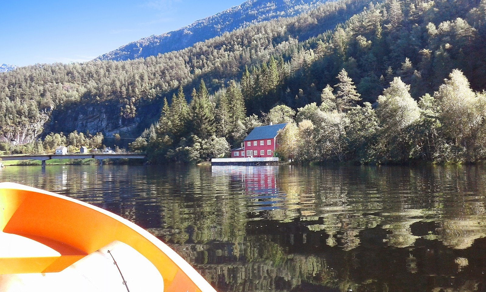 Gode fiskemuligheter, både fra land og fra båt. Galleribilde