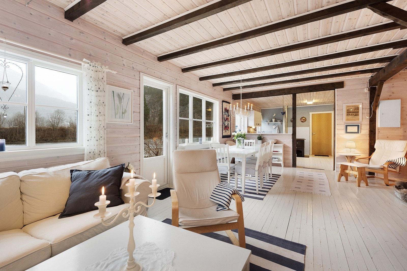 Godt med naturlig lysinnslipp sørger også for en naturlig god opplysning av rommet og gir en god romfølelse. Galleribilde