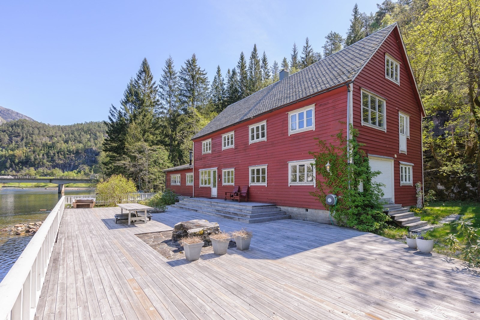 Stor og solrik terrasse! Galleribilde