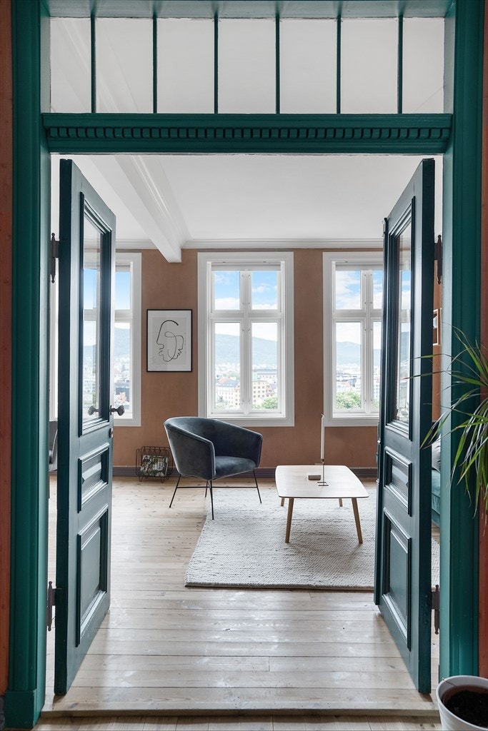 Lekre, arkitektoniske detaljer er gjennomgående i hele boligen. Galleribilde