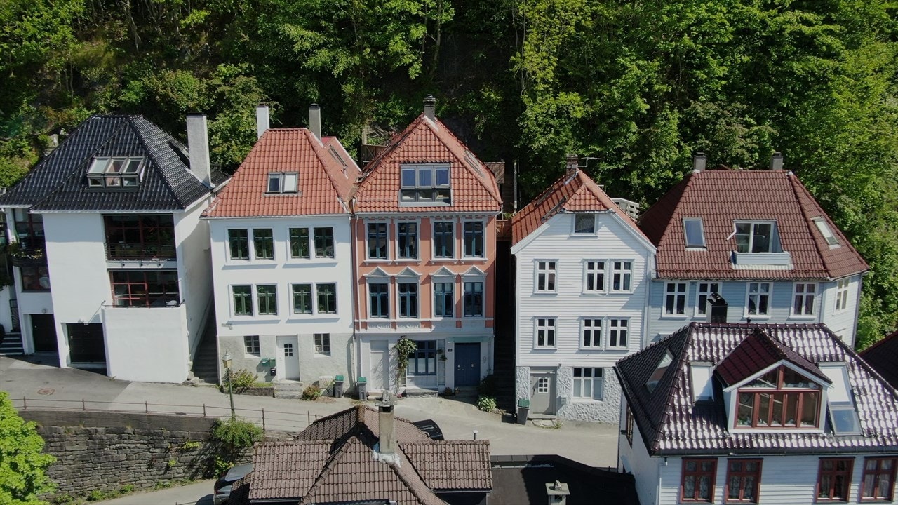 Velkommen til Bispengsgaten 14. Boligen presenteres av W Eiendomsmegling ved Markus Håland og Christina Erstad. Galleribilde