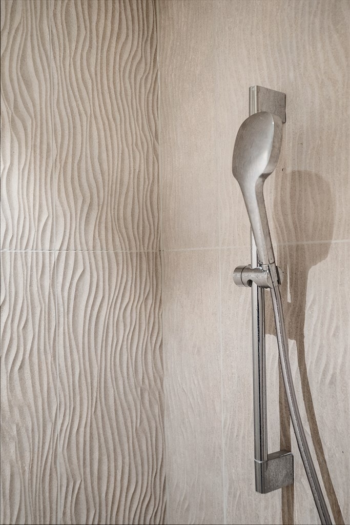 Baderommet ble pusset opp av fagfolk i 2017 og man har valgt en eksklusiv finish på dette. Galleribilde