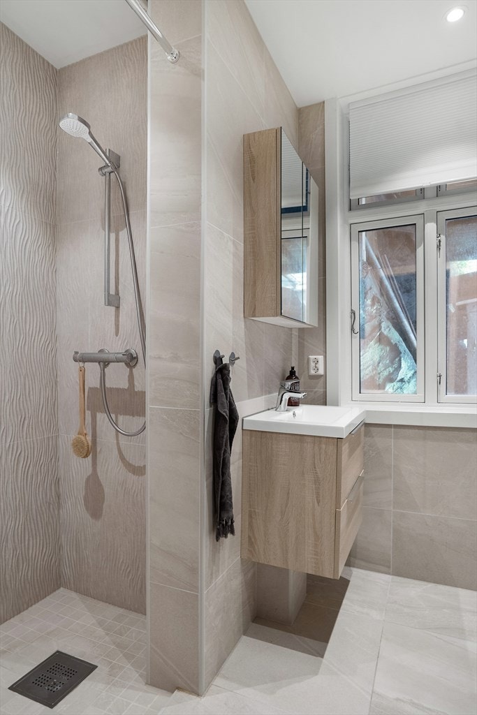 Lekkert baderom i 2. etasje. Galleribilde