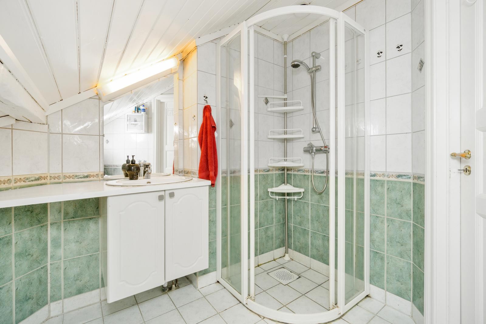 Bad/WC med dusjhjørne Galleribilde