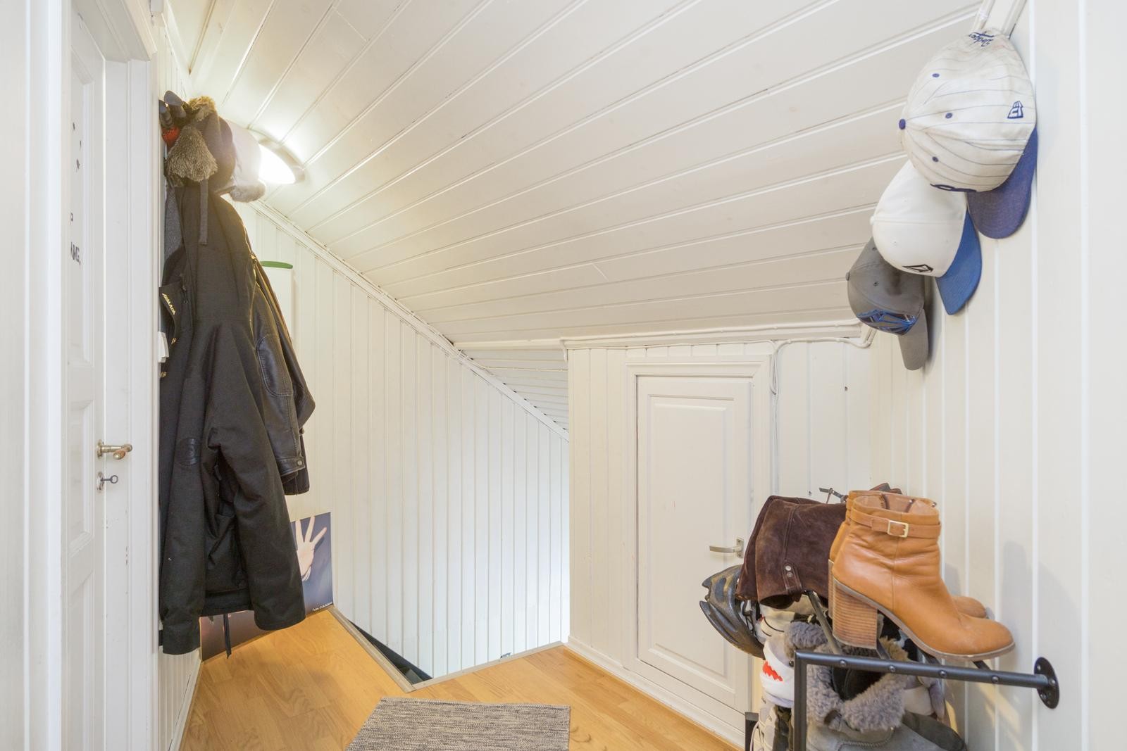 Entré/trappegang sett fra oversiden Galleribilde