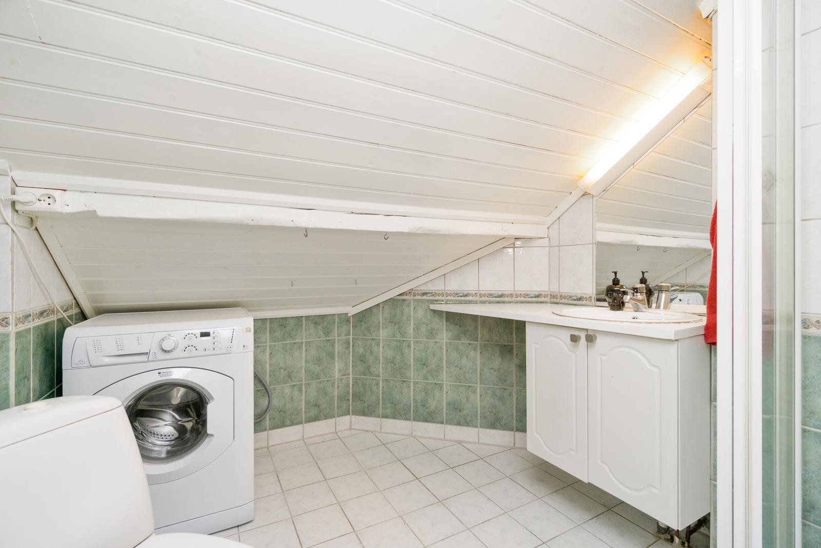 Bad/WC med opplegg for vaskemaskin Galleribilde