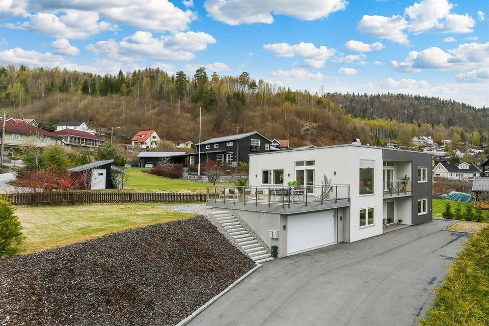 Huset ligger flott til i Hvalstadlia Galleribilde