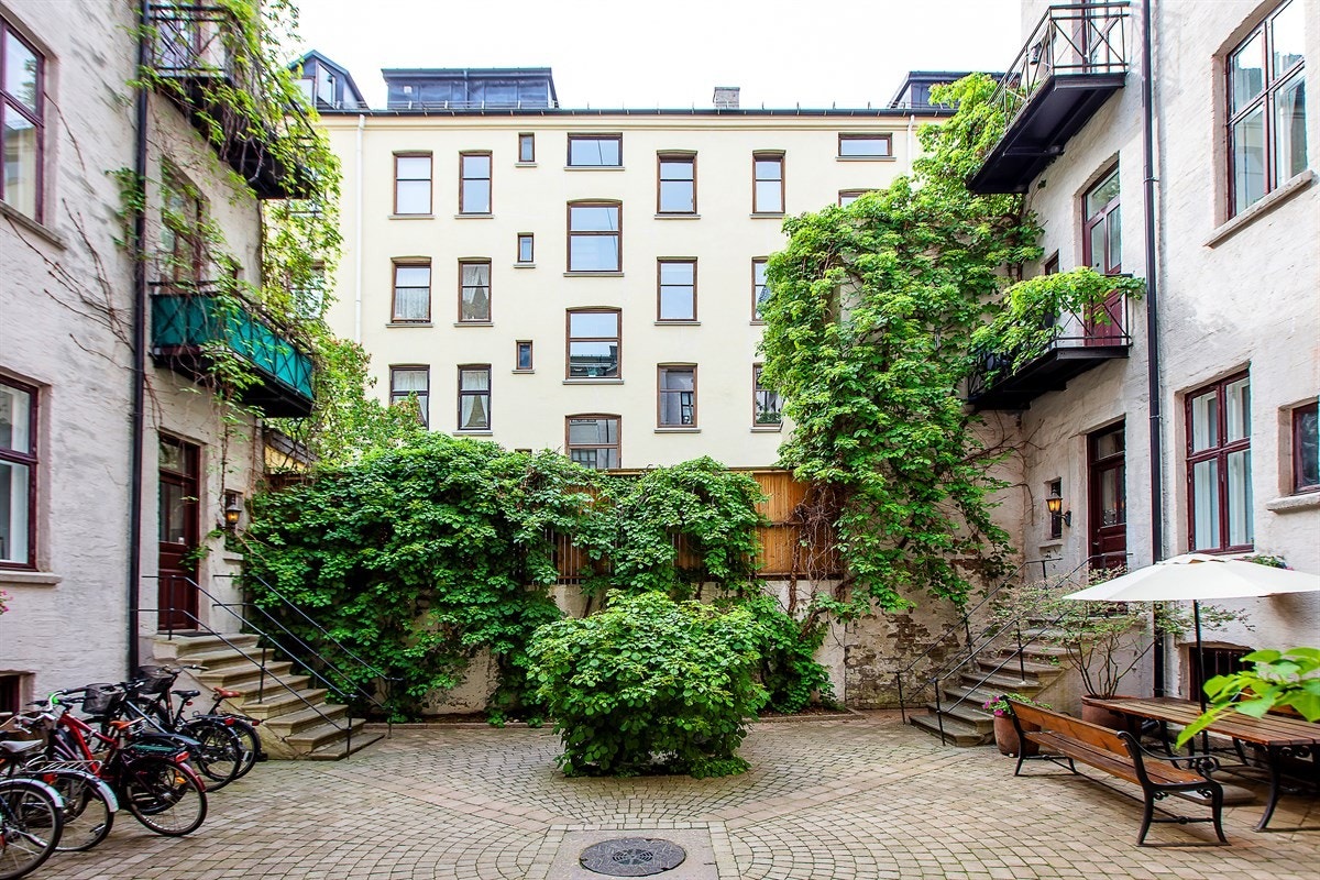 Bakgård Galleribilde