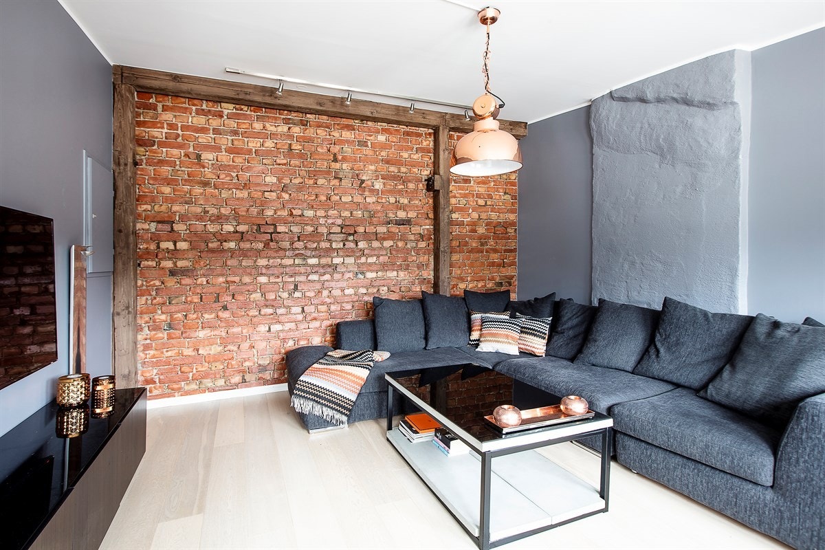 Romslig TV-stue med plass til sofagruppe. Galleribilde