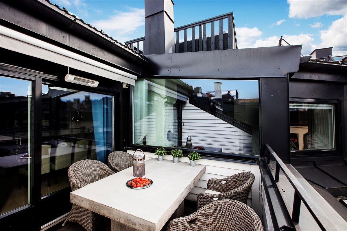 Velkommen til Niels Juels gate 42 - en strøken toppleilighet med vestvendt balkong, peisovn og moderne standard. Galleribilde