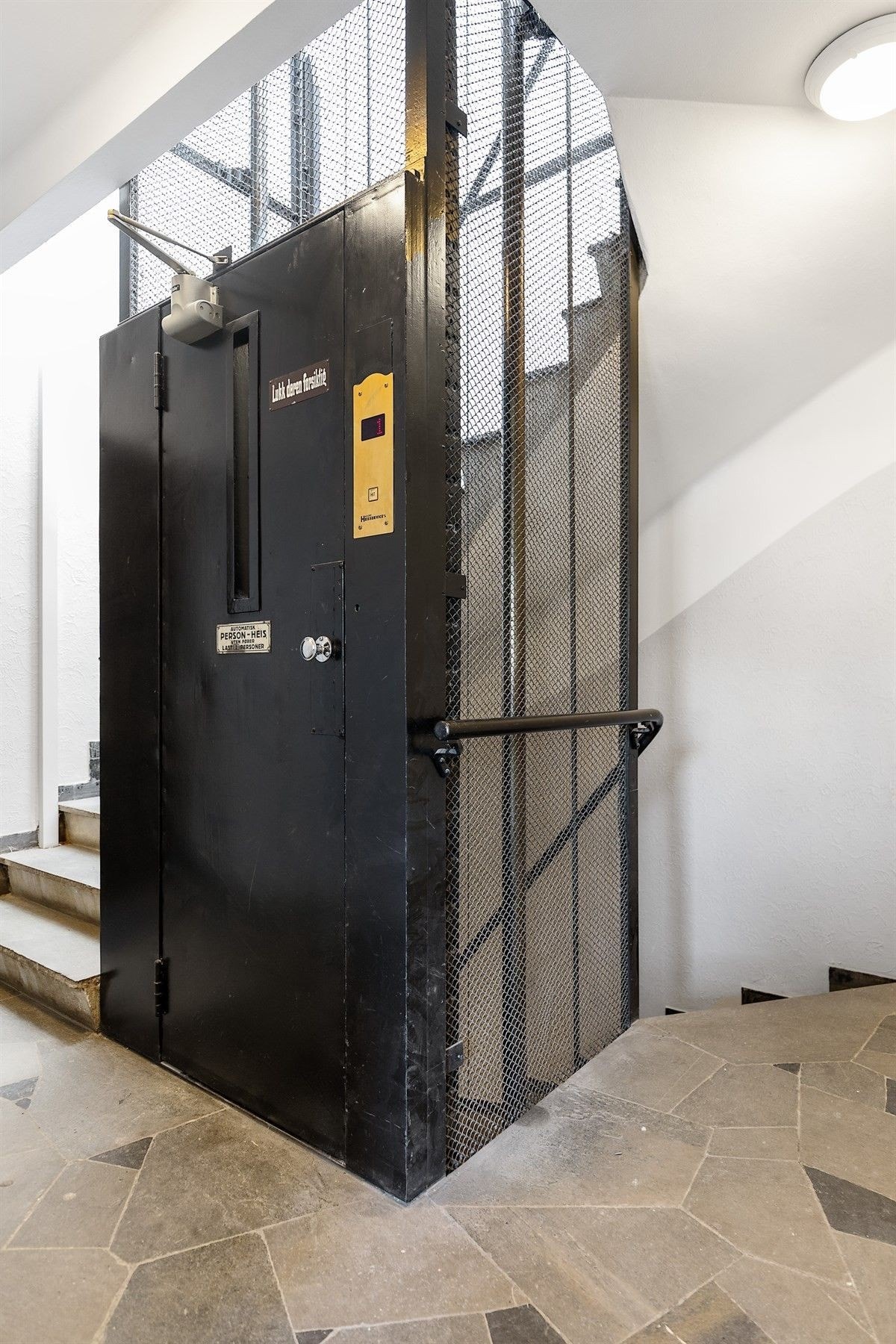Heis i bygget Galleribilde