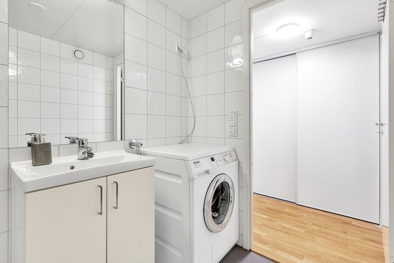 Varmekabler i gulv. Opplegg for vaskemaskin og tørketrommel. Galleribilde
