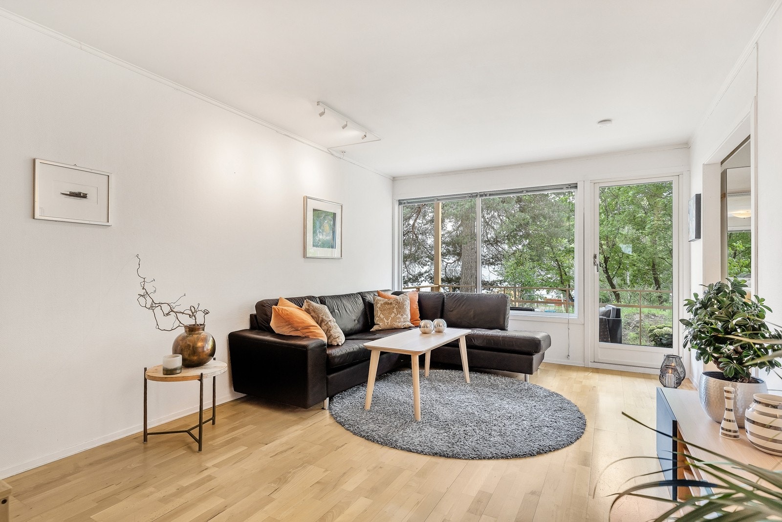 Her er det også utgang til en sørvendt balkong på ca. 11 kvm. Galleribilde