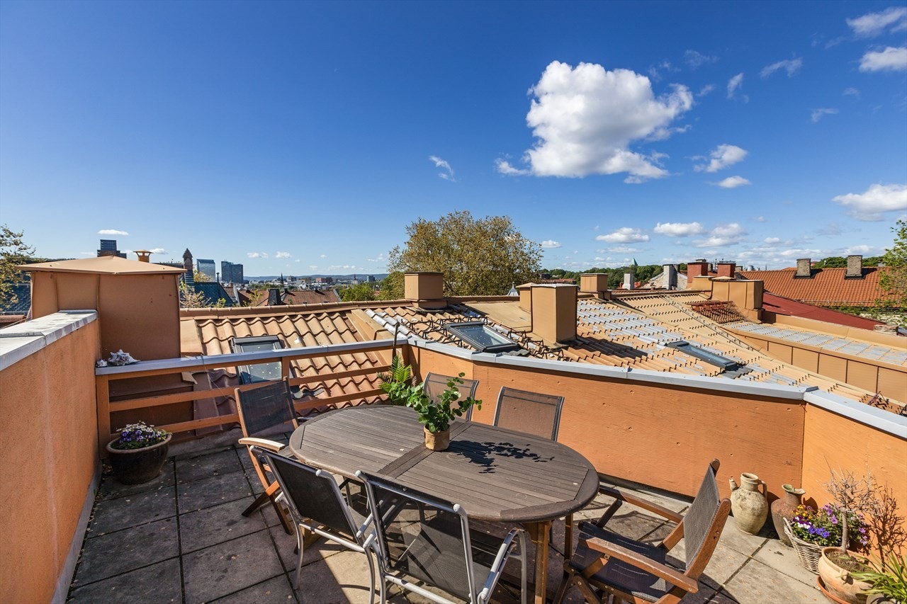 Solrik, felles takterrasse med hyggelig utsyn Galleribilde