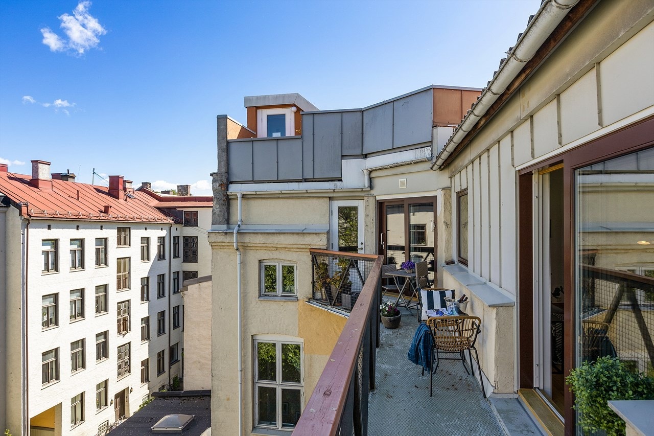 Fra balkongen er det kun en halv etasje opp til takterrassen Galleribilde