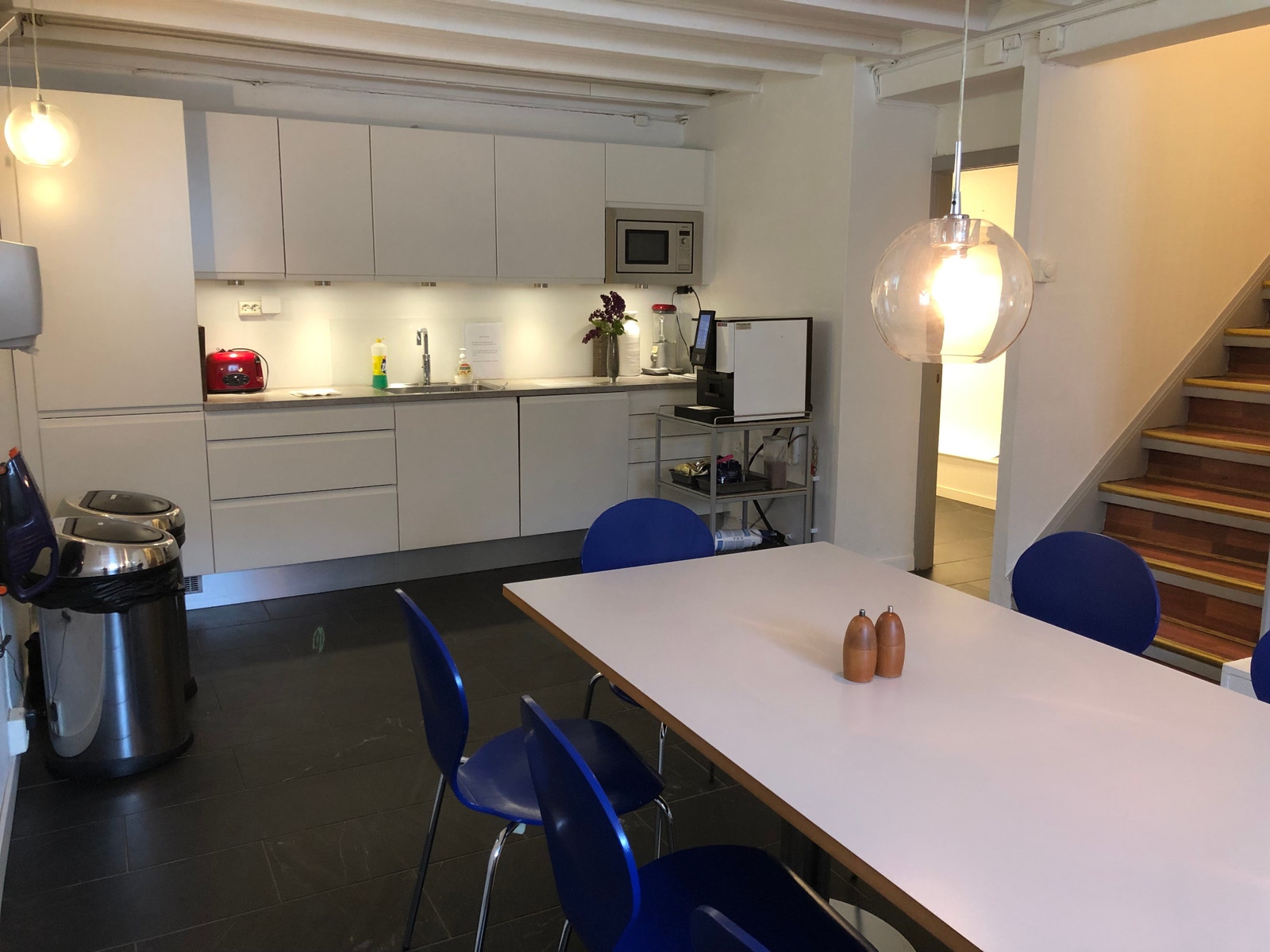 Felles kjøkken/pauserom i seksjon 1 Galleribilde