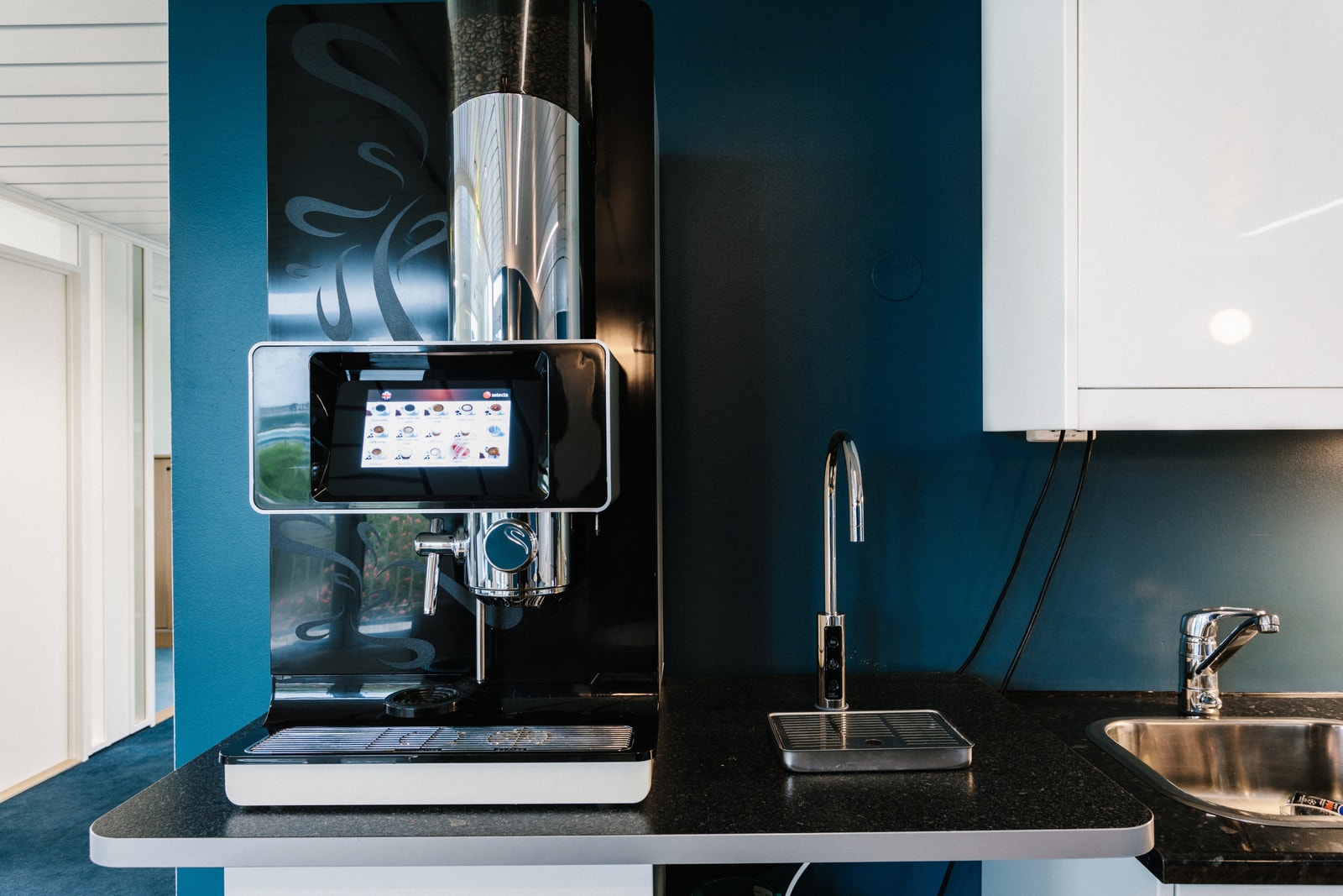 Kaffemaskin inkludert Galleribilde