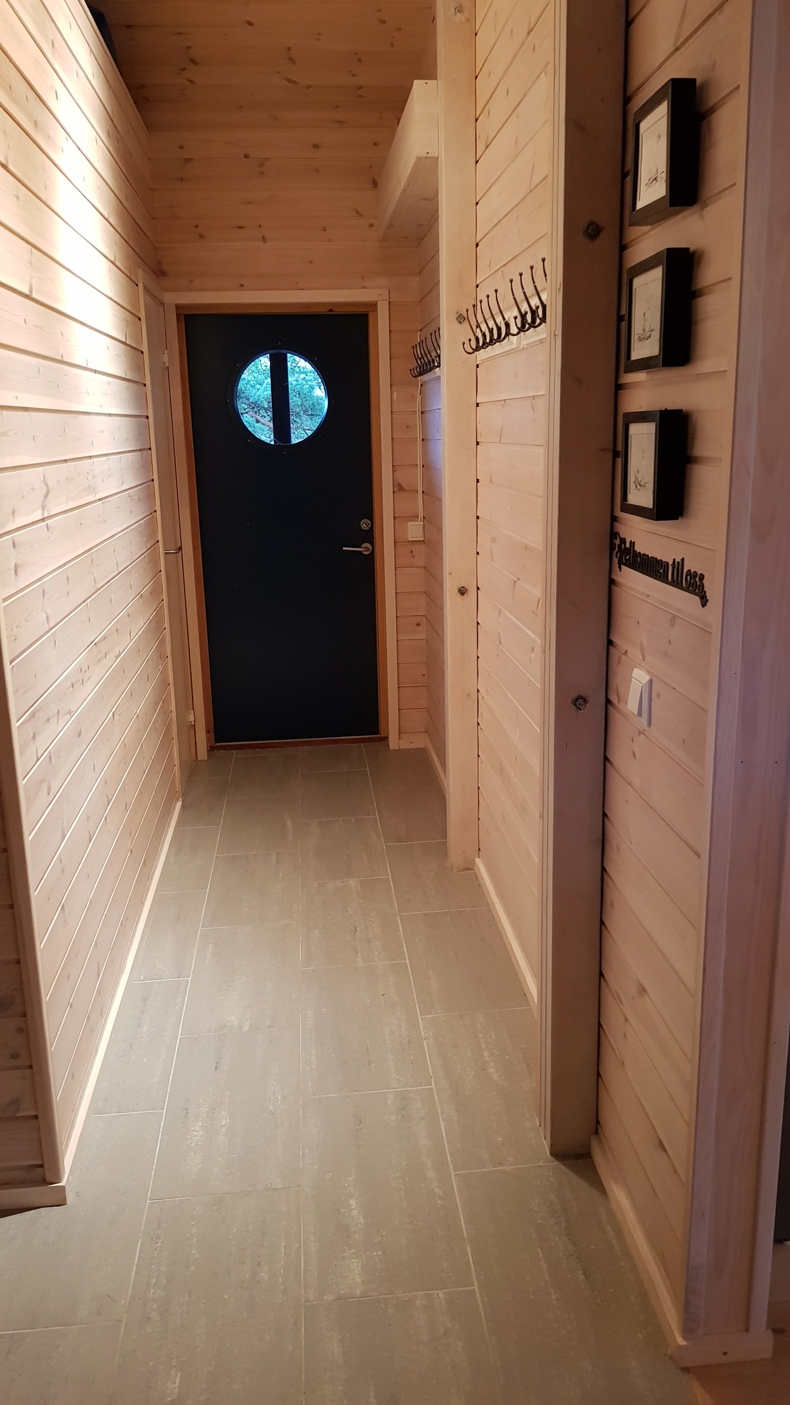 Gang med utgang til svalgang Galleribilde