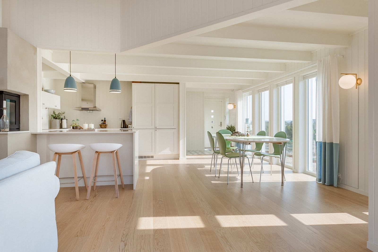 Åpen stue og kjøkken Galleribilde