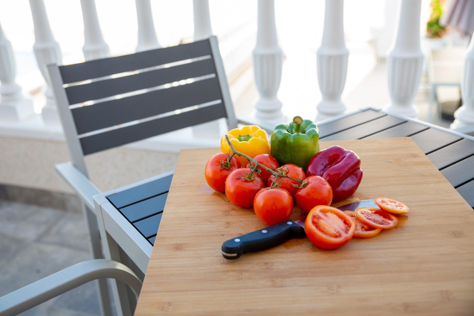 Frokost terrasse ved inne-kjøkken. Galleribilde