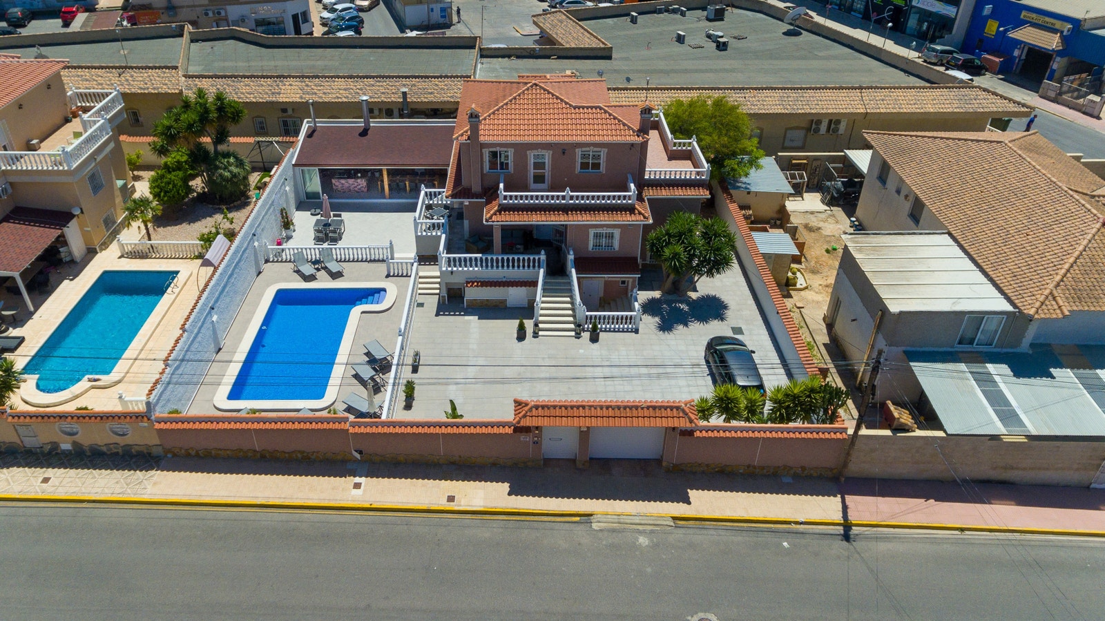 Stor plass til fotballkamp eller parkering Galleribilde