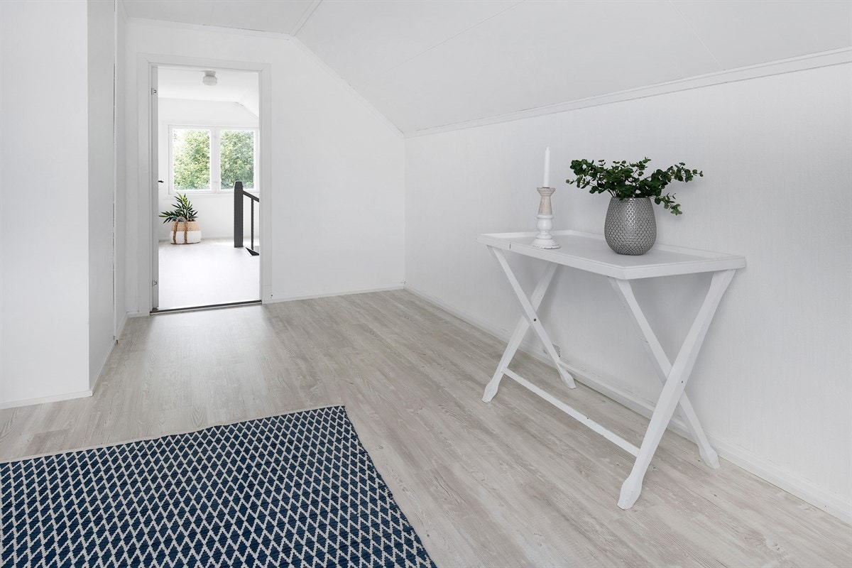 Begge soverommene i 2.Etasje har god plass til garderobeløsninger. Galleribilde