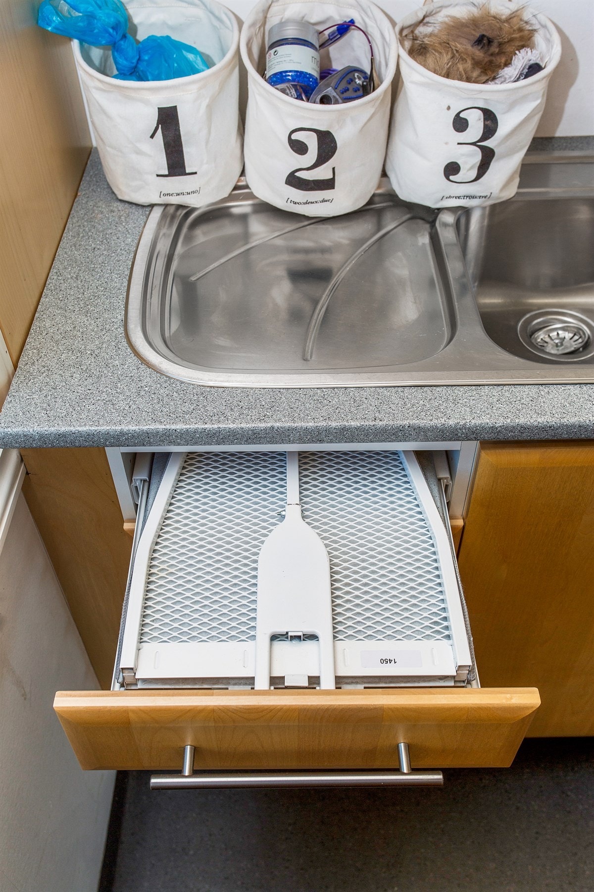 Velkommen til Høymyrmarka 64, en sjeldent stilfull og påkostet villa med fantastisk fjordutsikt og svært gode Galleribilde