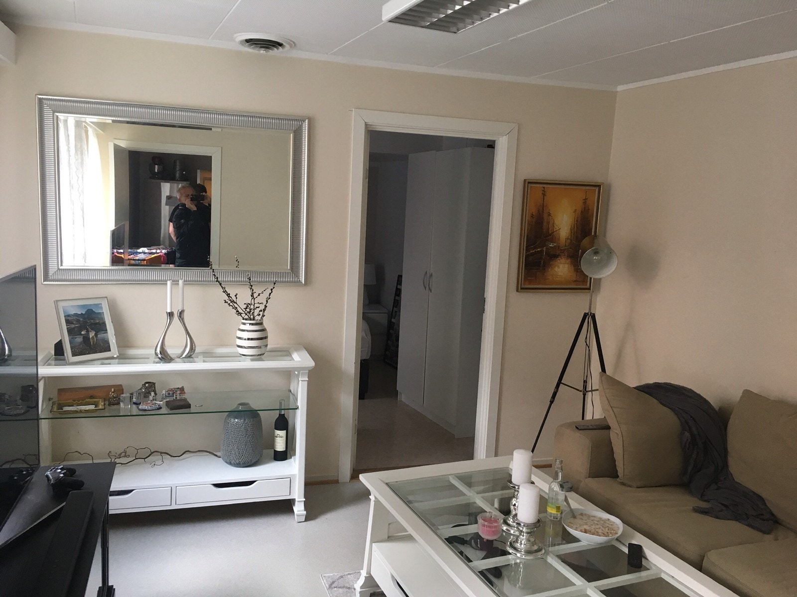 Stue og dør til soverom Galleribilde