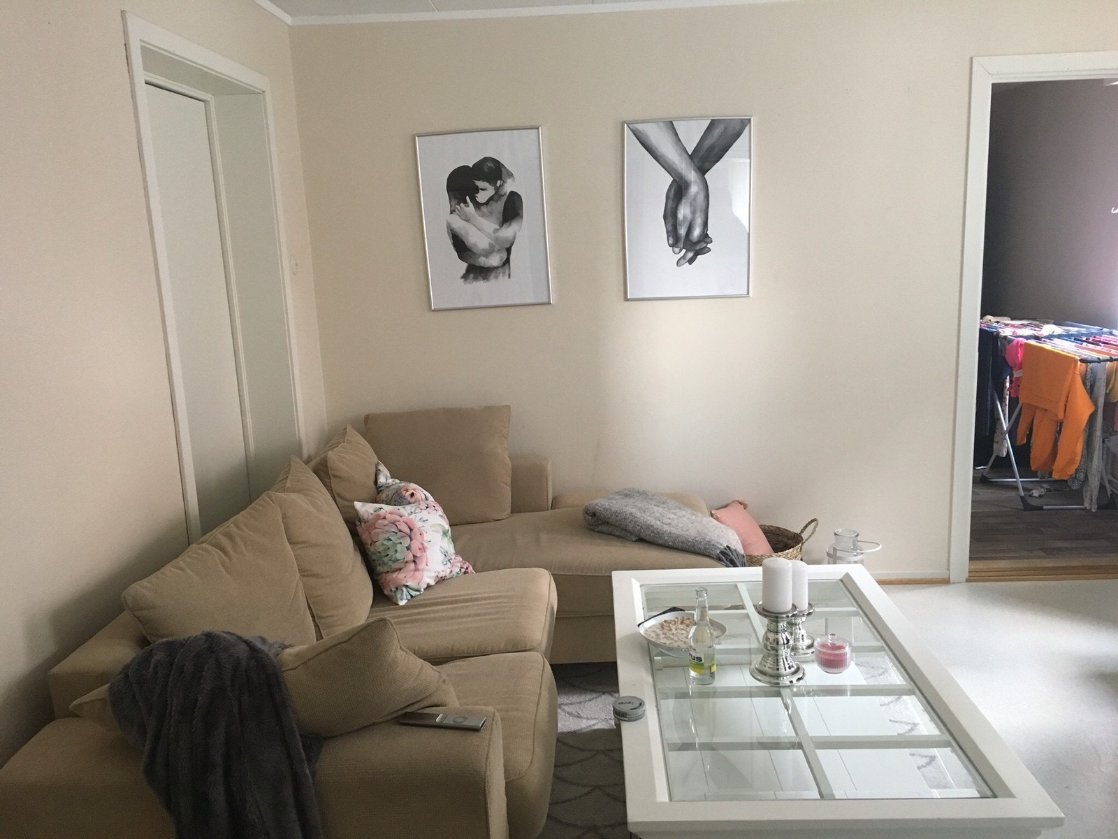 Stue og dør til kjøkken Galleribilde