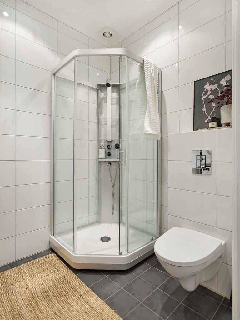 Varme i gulv og downlights i himling Galleribilde