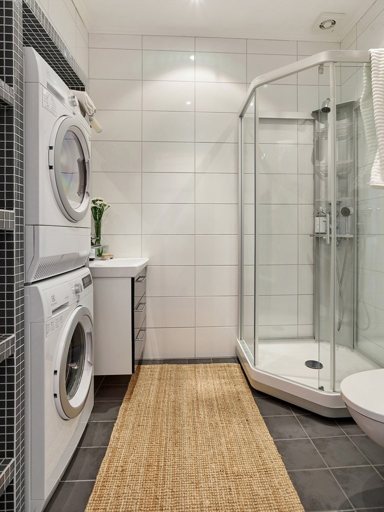 Delikat, flislagt baderom fra 2010. Våtromsbevis foreligger Galleribilde