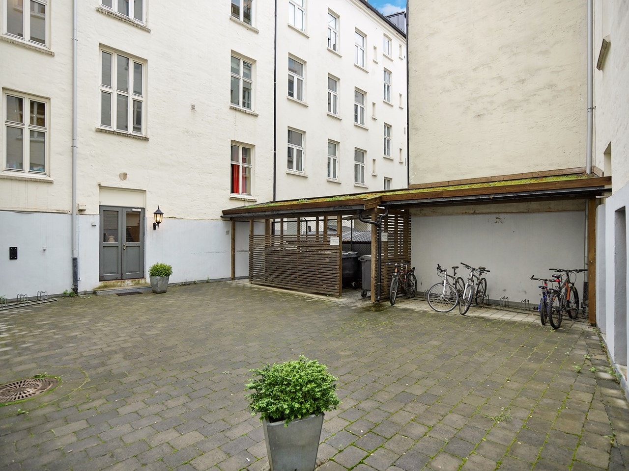 Bakgård Galleribilde