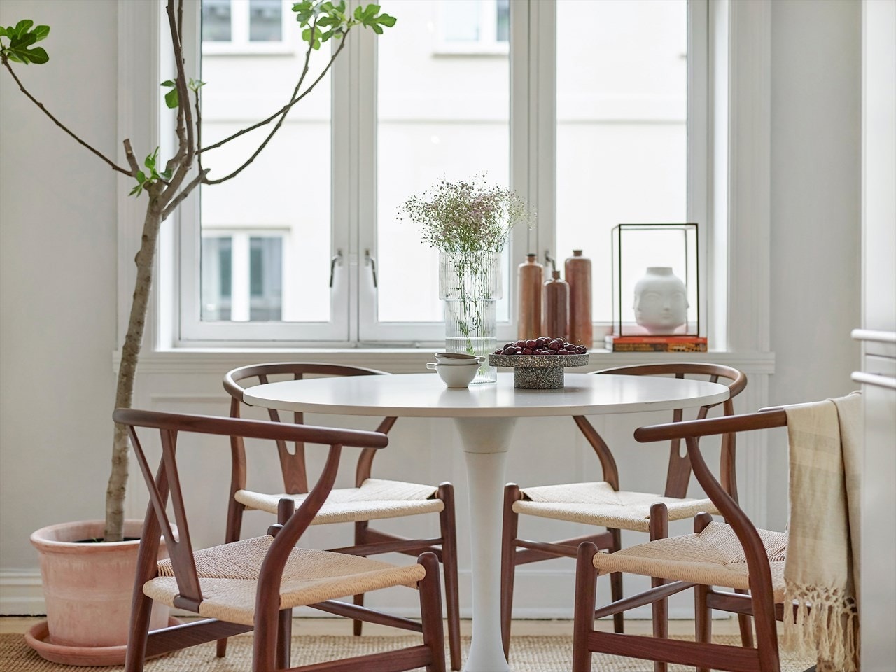 Plass til spisebord og spisestoler Galleribilde