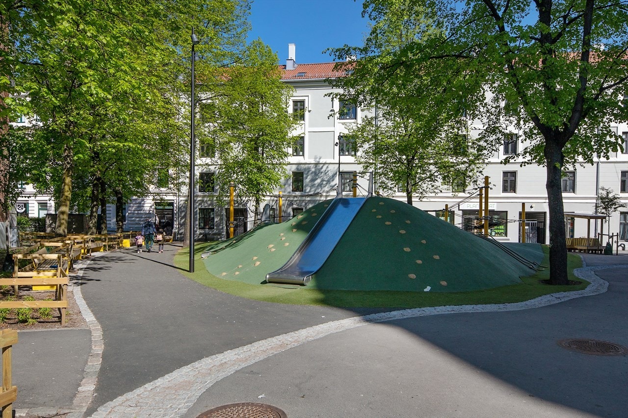 Lekeplassen består av to parker, en større og en mindre. Galleribilde