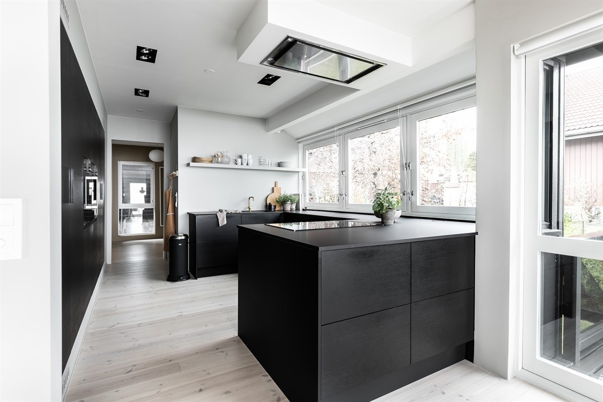 Rommet har fått nye gulv i heltre, downlights i himling og gulvvarme. Galleribilde