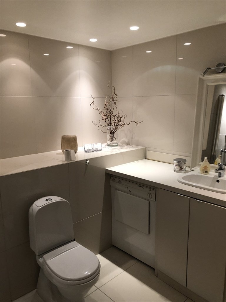 Bad i kjellerdel. Galleribilde