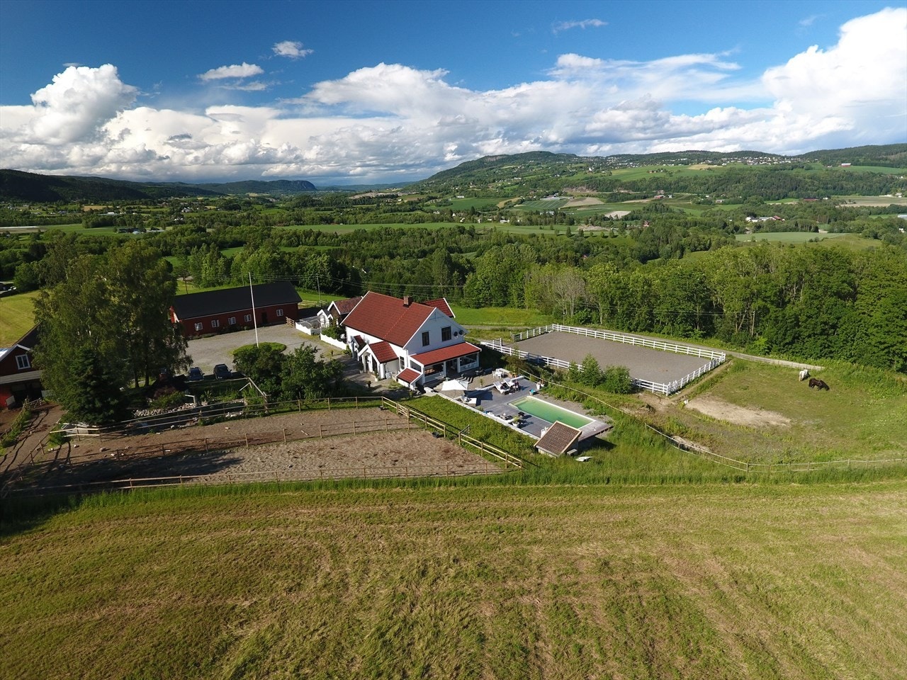 Velkommen til Jaren gård. Galleribilde