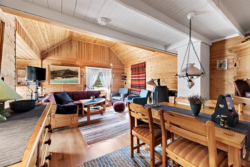 Flott stue med god plass til spisebord Galleribilde