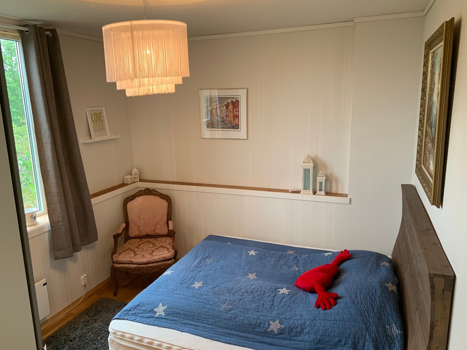 Soverom 1 med utsikt over Raunefjorden. Galleribilde